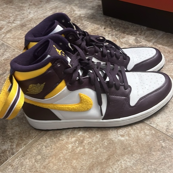 Retro 1s size 11 Grand Purple Varsity Maize - Picture 5 of 8